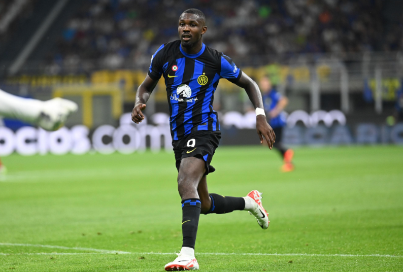 在禁区前沿 在禁区前沿